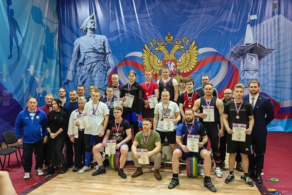 Тяжелоатлеты Спортивной школы олимпийского резерва «Поморья» завоевали восемь медалей на областных соревнованиях