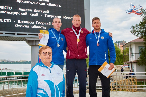 Россыпь медалей везут гребцы Спортивной школы олимпийского резерва «Поморье» из Краснодара