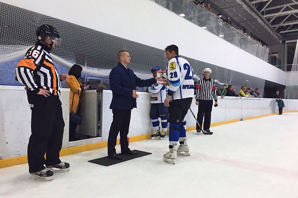 В Архангельске 9 и 10 апреля проходил областной турнир по хоккею среди любительских команд на Кубок Космонавтики